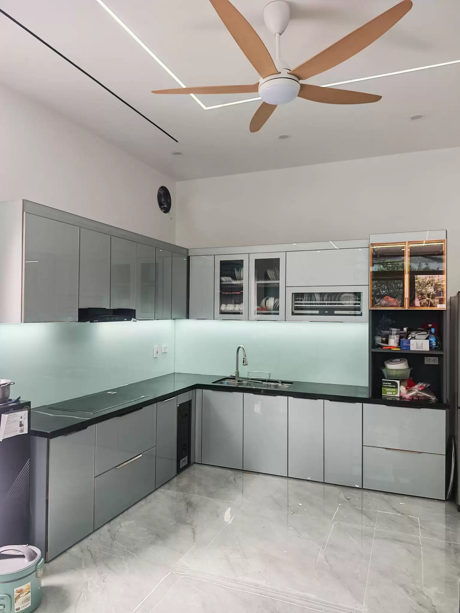 Tủ khung nhôm 2P cánh kính 7