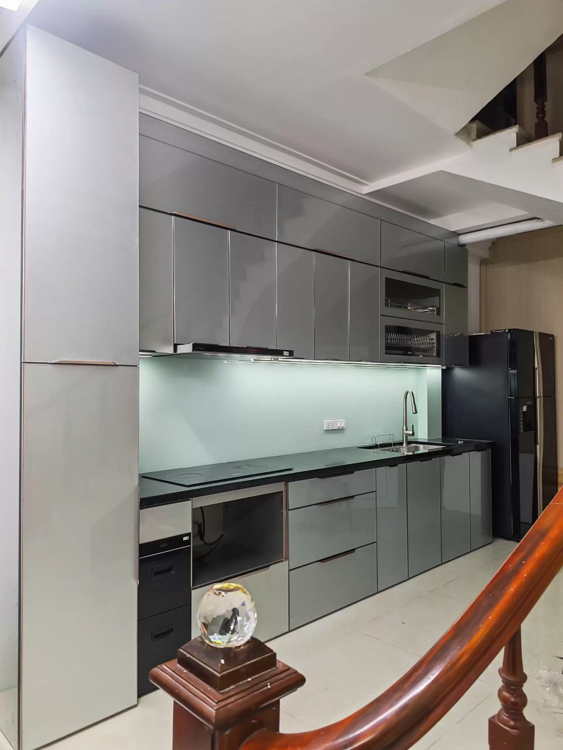 Tủ khung nhôm 2P cánh kính 6