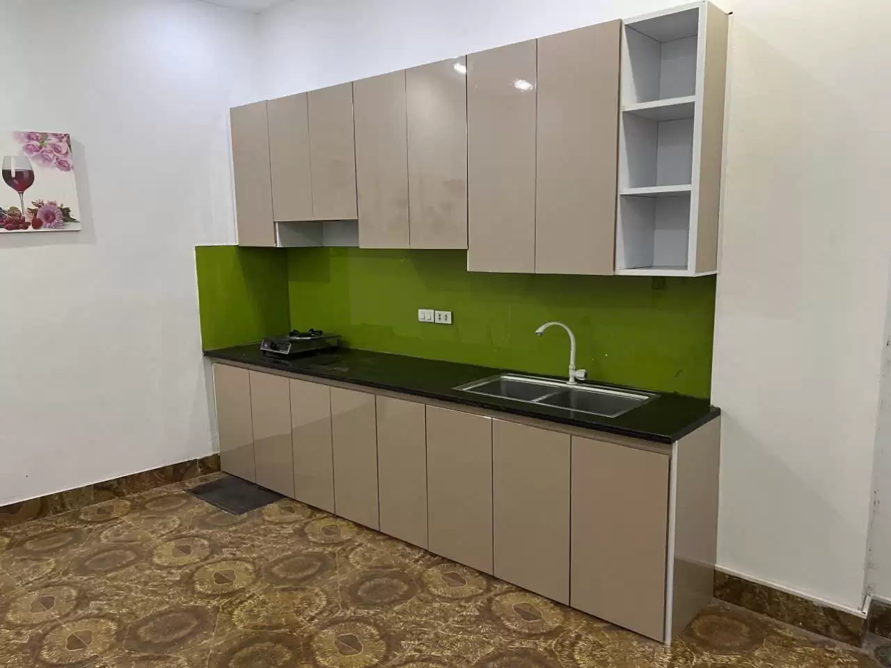 Tủ bếp khung nhôm hộp cánh kính 6